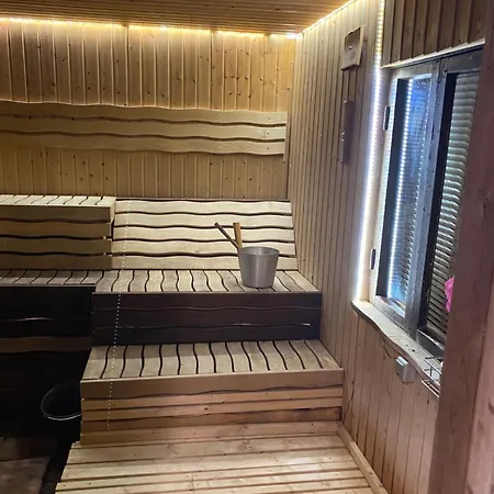 Hotel Lihtne Majake Asukohas